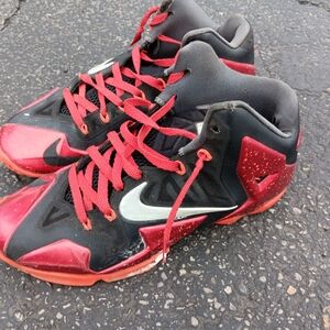Size 9 - Nike LeBron 11 Away 2013 Pre Owned